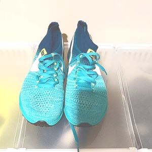 Women's Nike Zoom All Out Low Flyknit with matching tops